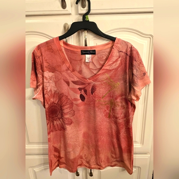 Appropiate Behavior Coral Floral V-Neck Tee - Picture 1 of 4